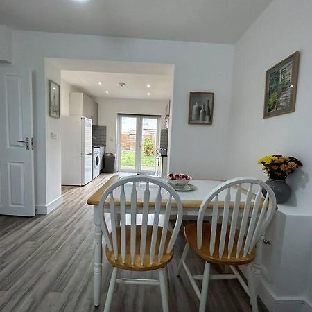 Ferienwohnung Bali Bliss Garden Flat With Parking Enfield Exterior foto