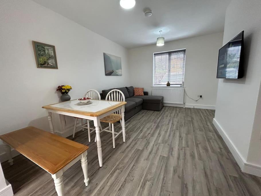 Ferienwohnung Bali Bliss Garden Flat With Parking Enfield Exterior foto